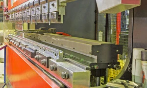 guillotining machine 300x180 1